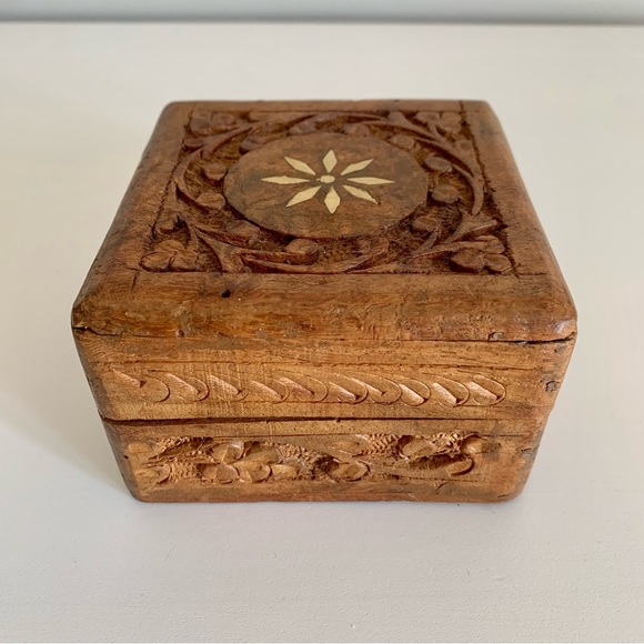 Vintage Carved Wooden Trinket Box - Picture 1 of 6